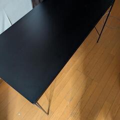黒テーブルの画像