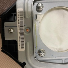 スズキ ラパン車用のステアリングホイール カバーまたはエアバッグ カバー。の画像
