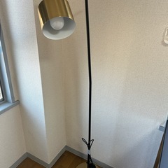 フロアスタンド・ランプ
