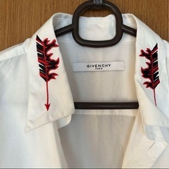 GIVENCHYメンズシャツの画像