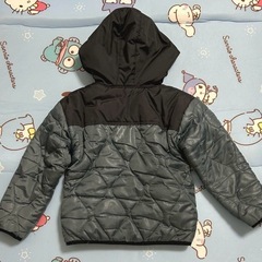 BREEZE ダウンジャケット　120cmの画像