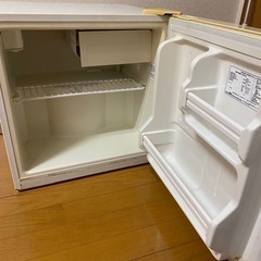小さな冷蔵庫　冷凍庫の画像