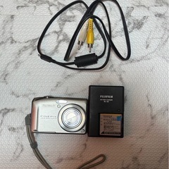 デジタルカメラ FinePix F50fd シルバー 1200万...