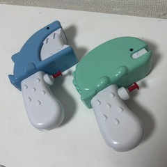 サメと恐竜の水鉄砲