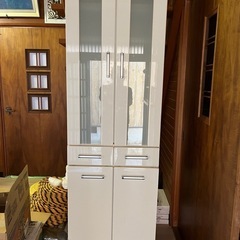食器棚の画像