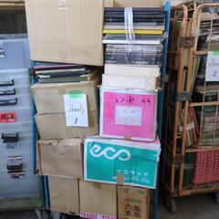 中古のレコードとレーザーディスク