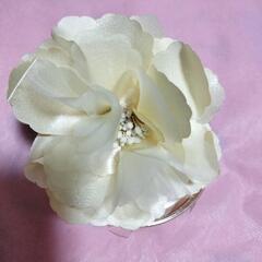 アイボリーイエローの花モチーフコサージュ　未使用品の画像