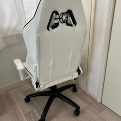 【4月12日に終了】【美品】ゲーミングチェア【AK RACING】
