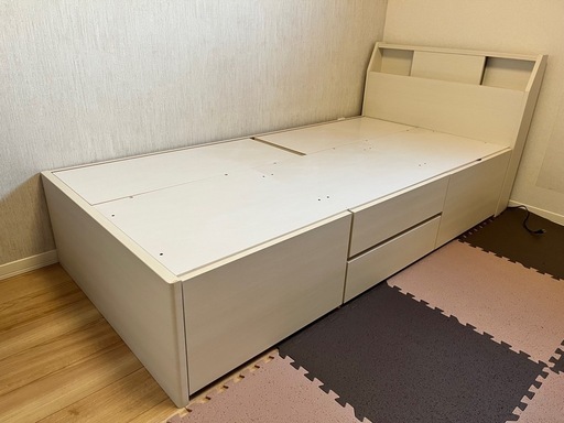 ニトリ　シングルベッドフレーム 収納大きめ　5,000円