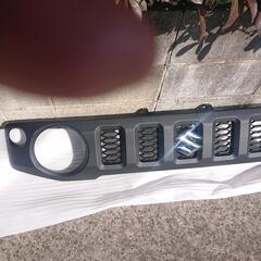 スズキ ジムニーシエラ フロントグリルの画像