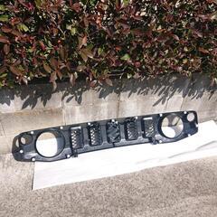 スズキ ジムニーシエラ フロントグリルの画像