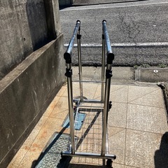 ハンガーラックの画像