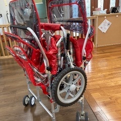 ほぼ未使用!!】四人乗りベビーカート 生後3か月～2才【値段