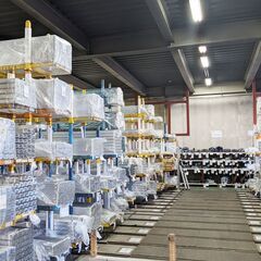 リーダー・管理者候補★アルミ建材メーカー物流センター入出荷作業スタッフ★年休123日の画像