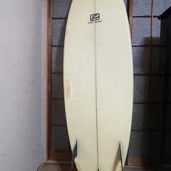 OZ SURFBOARDS   6‘4　  x  21 5/8  x  2 11/16  サーフボード　ショート　シェイパー名あり　ソフトケース付きです。 の画像