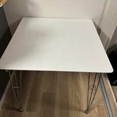 ダイニングテーブル 椅子の画像