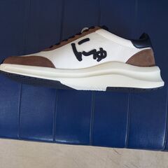 にゅ　スニーカーの画像