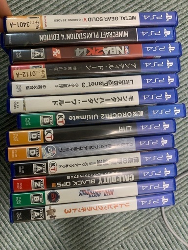 PS4   500g  (海外版)＋　　game CDs 