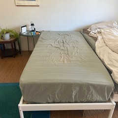 IKEA シングルベッド (フレーム、マットレス)
