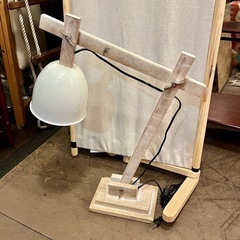 【武蔵小山店】 TODAYFUL トゥデイフル デスクランプ 卓上 照明 ウッドアーム シャビー ホワイト 白 木製 ナチュラル おしゃれの画像
