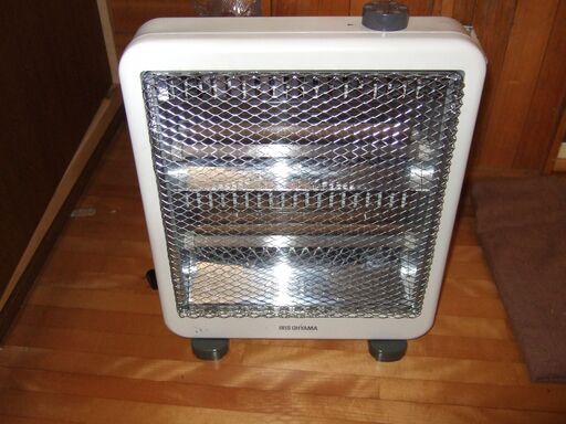 電気ストーブ　アイリスオーヤマEHT-800W  2018年製