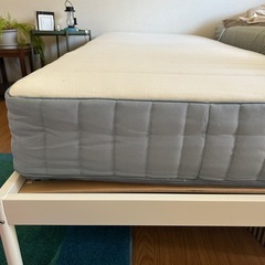 IKEA シングルベッド (フレーム、マットレス)
の画像