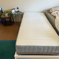 IKEA シングルベッド (フレーム、マットレス)
の画像