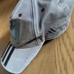 adidasキャップの画像