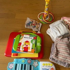1-3歳児用服とおもちゃの画像