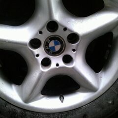 ブリヂストンタイヤ　BLIZZAK 235/65R17 108Q　スタッドレスタイヤ　BMWホイール付き　４本　中古の画像