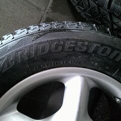 ブリヂストンタイヤ　BLIZZAK 235/65R17 108Q　スタッドレスタイヤ　BMWホイール付き　４本　中古の画像