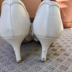 DIANA　ホワイト　パンプス　24.5の画像