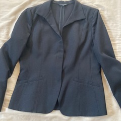 レディーススーツの画像