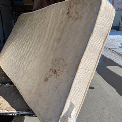 ☆無料☆シングルベッドマット　
汚れのため無料