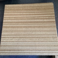 新中古タイルカーペット