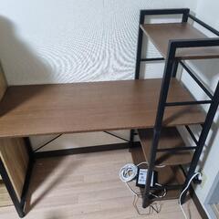 デスク、本棚、オフィスチェアー、ソファ