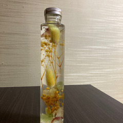 ガラスフロート温度  （ガリレオ温度計）とハーバリウムの画像