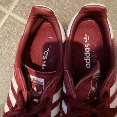 adidas スニーカーの画像