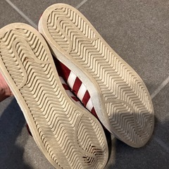 adidas スニーカーの画像