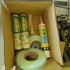 値下げ！キッチンパネル不燃化粧板（施工用）セラール　取り付けシリコーン、両面テープ、ボンドセットの画像