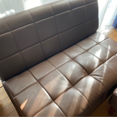 ソファ2人掛けオットマン付き。小さくて軽いです。
の画像