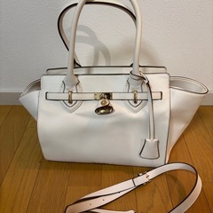 サマンサタバサのバックの画像