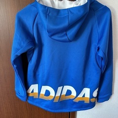 新品未使用adidasパーカー140センチの画像