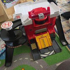 トミカ 変形ファイアーステーション