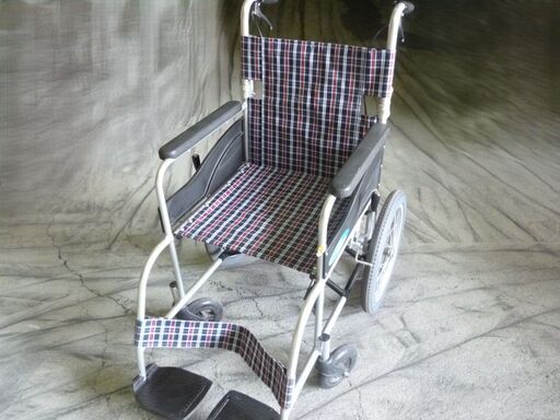 ほぼ未使用　日進医療器　車椅子　NEO-2　折りたたみ式　アルミ製 介助用　介助ブレーキ付き　ノーパンクタイヤ