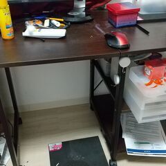 折り畳み机と椅子のセットの画像
