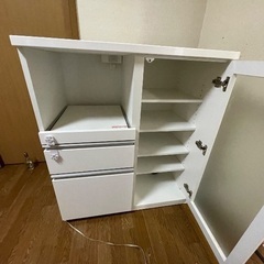 食器棚の画像