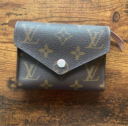 VUITTON 降りたたみ財布