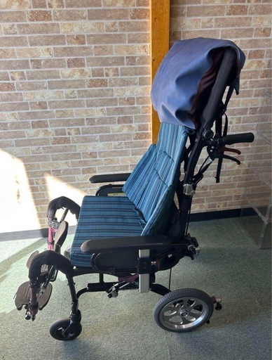 【売却済?】カワムラサイクル【ぴったりくるーん】ティルトリクライニング車いす
