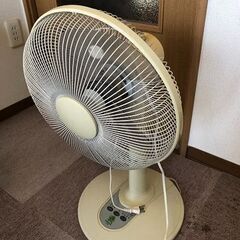 HITACHI 扇風機 (高さ65cm 幅37cm)